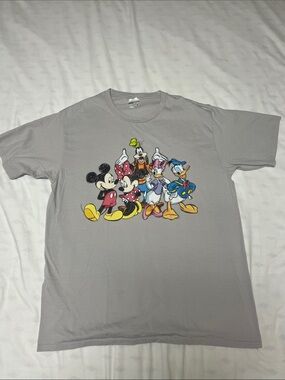 Vintage Themed Disney Gray Short Sleeve Graphic Tee. Size L
